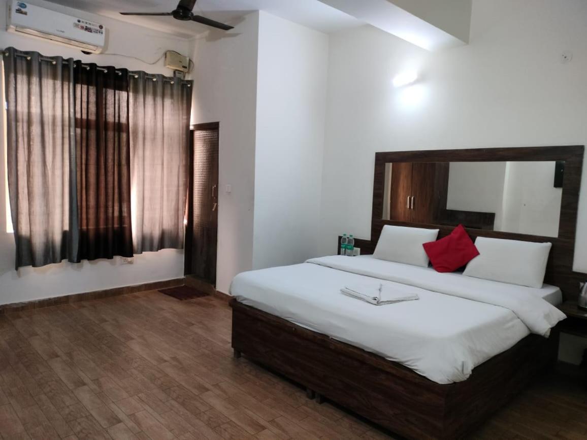 The Rejoice Hotel & Guesthouse Грейтър Нойда Екстериор снимка