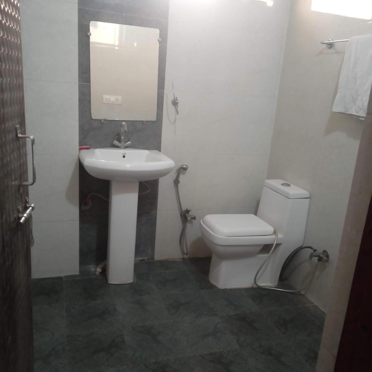 The Rejoice Hotel & Guesthouse Грейтър Нойда Екстериор снимка